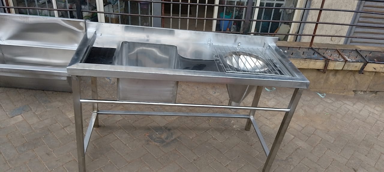Hospital Stainless Steel Sluice Sink with Grill
