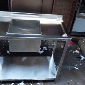 Single Stainless Steel Sink with Central Bowl